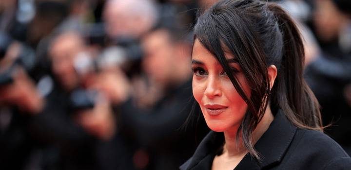 Cezayir asıllı Fransız oyuncu Bekhti, Cannes'da Filistinlilere destek için karpuz broşu taktı