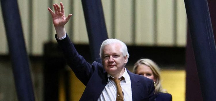 ABD ile anlaşan ve serbest bırakılan WikiLeaks kurucusu Assange ülkesi Avusturalya’ya döndü
