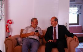 Cumhurbaşkanı Ersin Tatar, TMT mücahidi, gazi ve şehit yakınlarını ziyaret etti