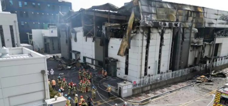 Güney Kore'deki fabrikada çıkan yangında ölenlerin sayısı 23'e yükseldi
