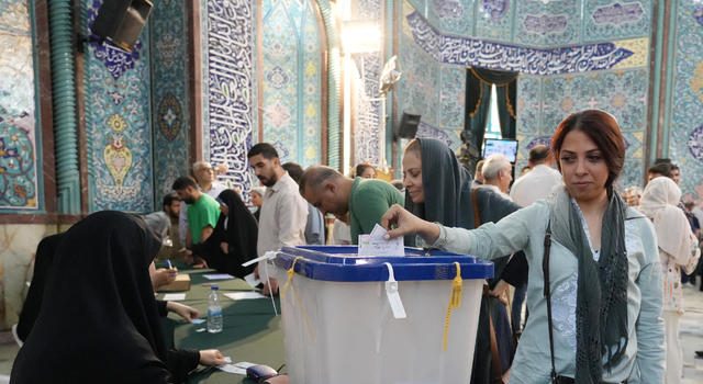 İran'daki seçim, ülke tarihindeki en düşük katılımlı cumhurbaşkanlığı seçimi oldu