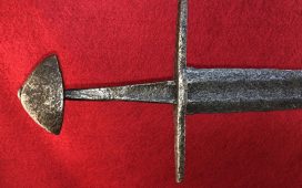 Norveçli çiftçi arazisinde 1000 yıllık Viking kılıcı buldu