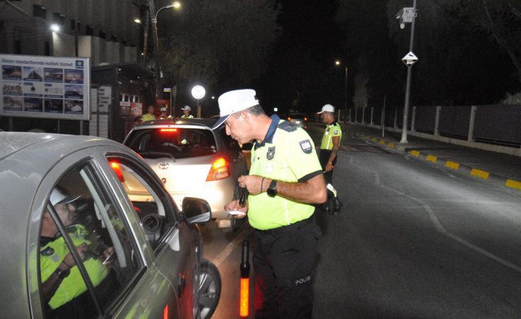 Trafik denetimlerinde 2 bin 592 cezai işlem, 228 araca trafikten men, 8 sürücüye tutukluluk…