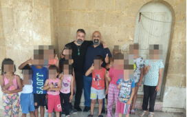 Türk-Bir, bayram öncesinde 50 çocuğa kıyafet ve ayakkabı hediye etti