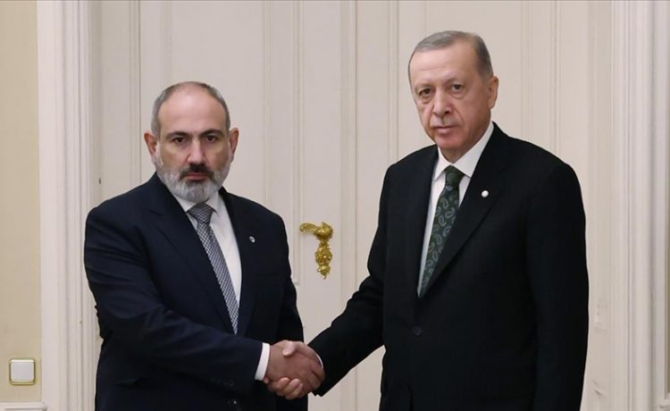 Türkiye Cumhurbaşkanı Erdoğan, Ermenistan Başbakanı Paşinyan ile görüştü